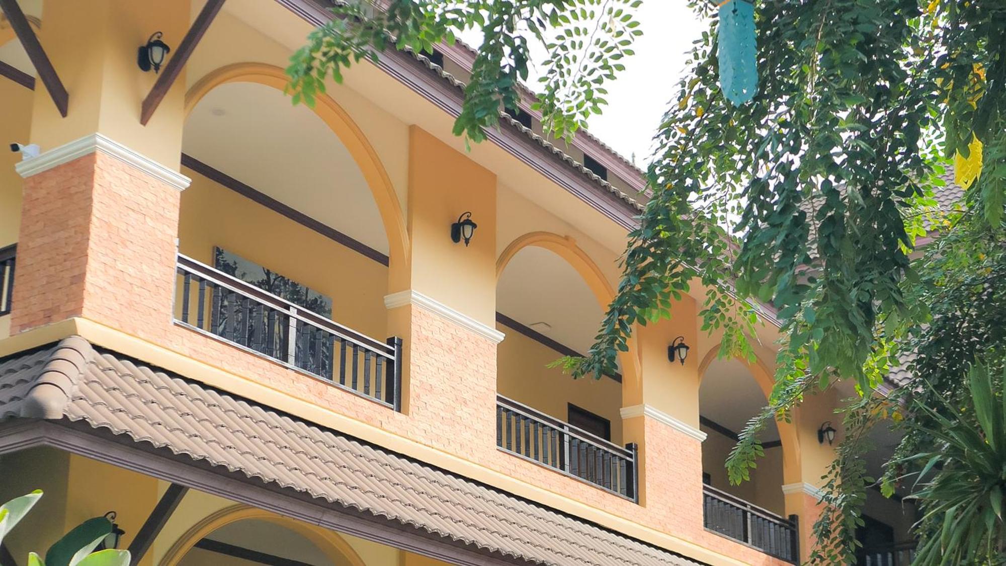 Siam Avari Hotel, Chiang Rai Exteriör bild